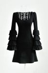Черное платье с плиссированными рукавами