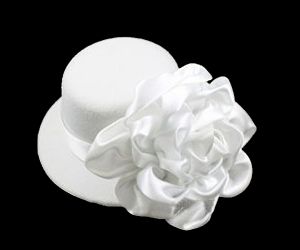 Свадебная шляпка с большим цветком из ткани