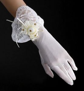 Ажурные короткие свадебные перчатки